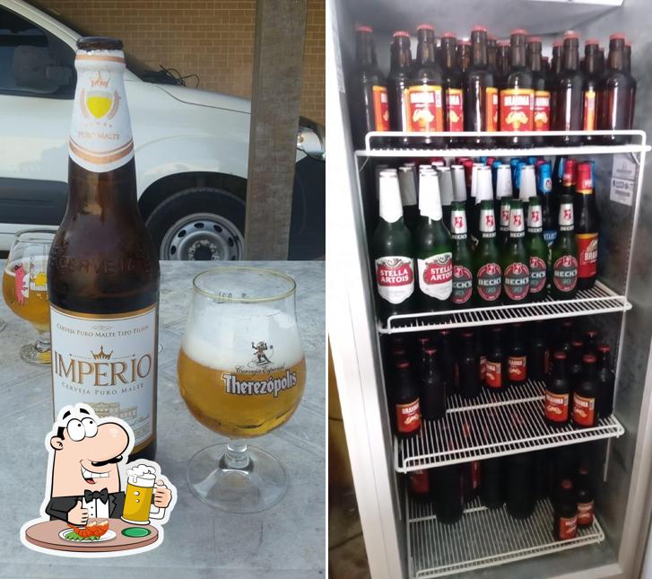 Peça um copo de cerveja leve ou escura