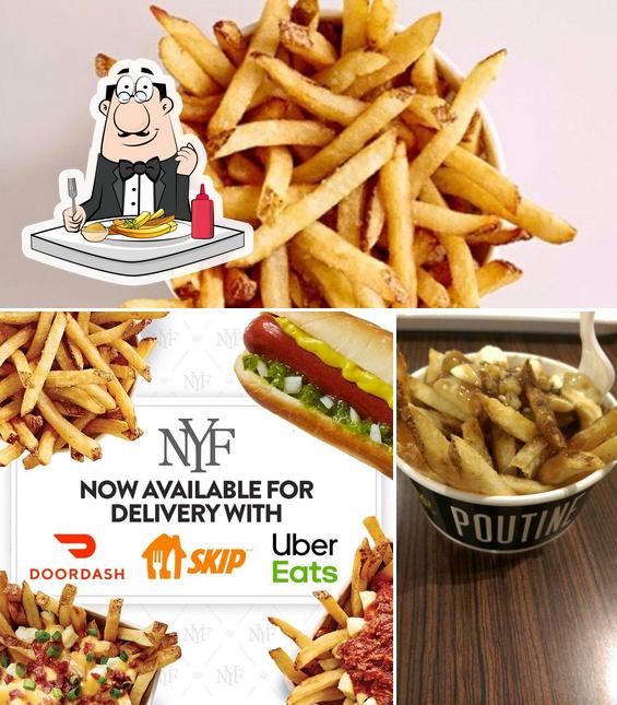 Отведайте картофель фри в "New York Fries Square One"