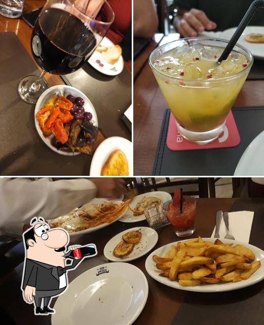 Entre diversos coisas, bebida e comida podem ser encontrados no Dom Amaral Restaurante