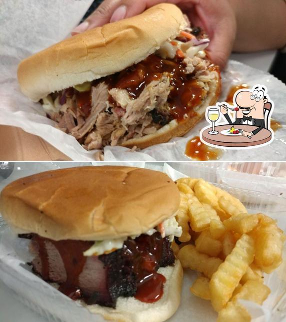 Sándwich de pulled pork en MeatHeads Barbecue Restaurant LLC