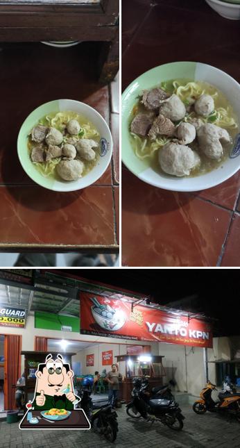 This is the picture showing food and exterior at Baso yanto KPN