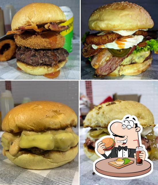 Delicie-se com um hambúrguer no Smoky 'n Burger