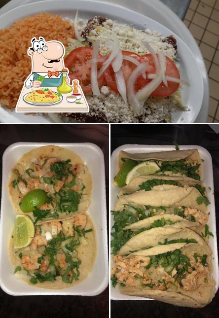 Еда в "El Gallito Mexican Restaurant"