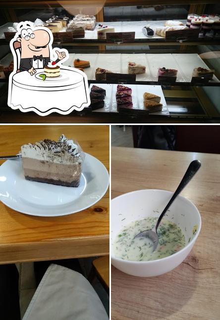 Tvoya stolovaya offers a selection of desserts