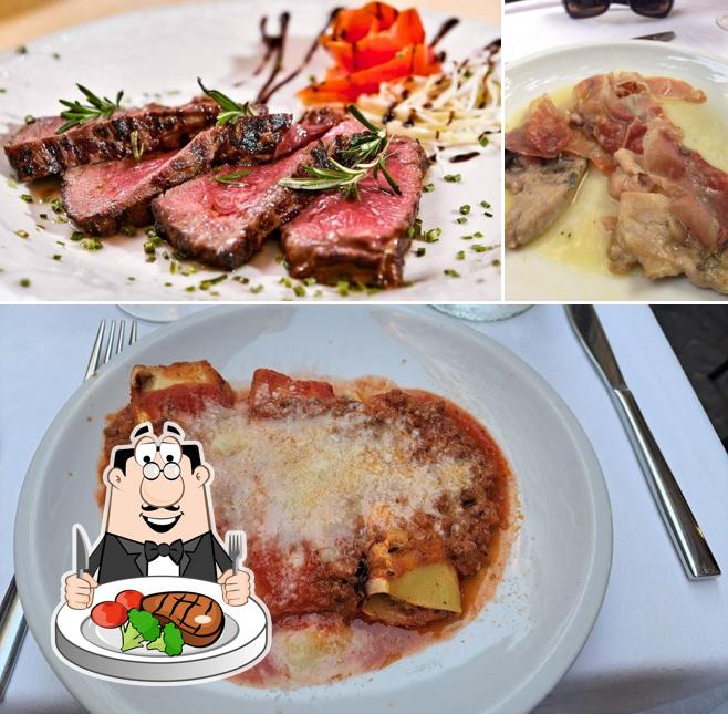 Ordina i piatti di carne a Hostaria Farnese