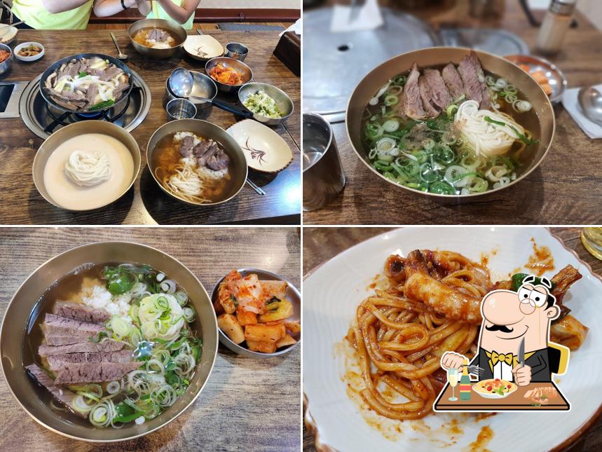 Platos en Aeseong Hoegwan Korean Beef Bone Soup