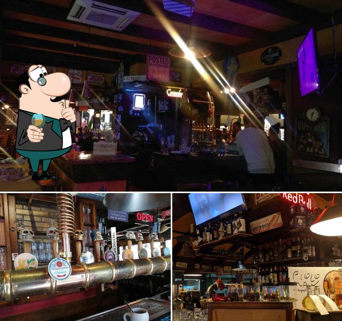 Dai un’occhiata alla immagine che presenta la bancone da bar e esterno di Mary's Pub