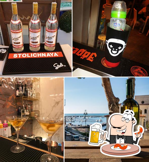 Puoi ordinare un rinfrescante bicchiere di birra chiara o scura