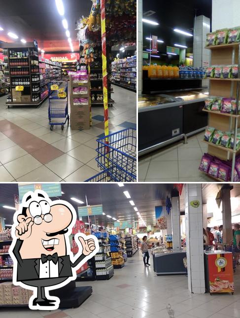 Sente em uma das mesas no Supermercados Cidade Ltda - Centro