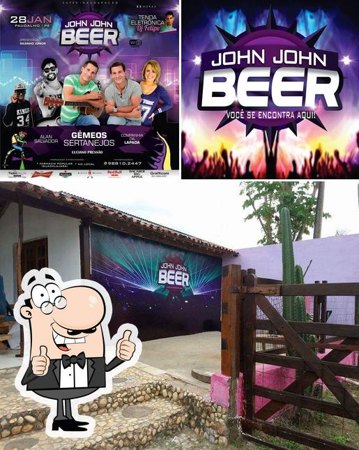 Aquí tienes una imagen de John John Beer