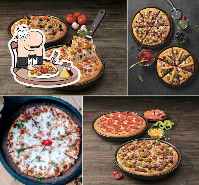 Pick pizza at Pizza Hut Ansal Plaza, Delhi