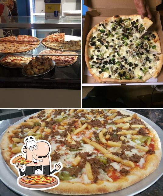Попробуйте пиццу в "Champions Chicken & Pizza Restaurant"