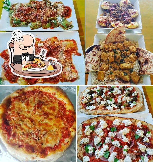 Pick pizza at La Tasca di Carlo