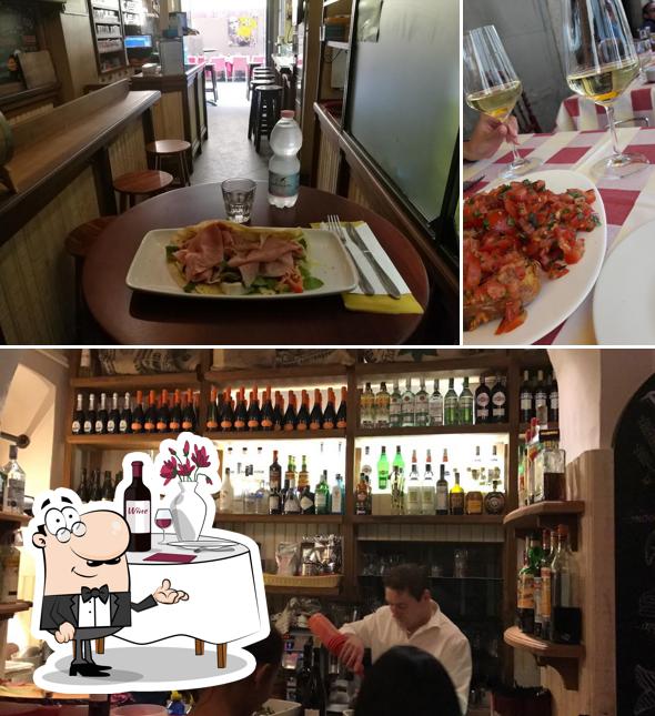 La tavolo da pranzo e bancone da bar del ristorante