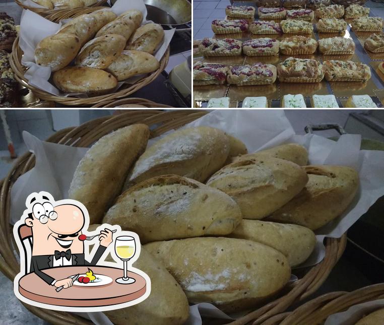 Comida em Padaria e Confeitaria Riber Pão Praça Urupês