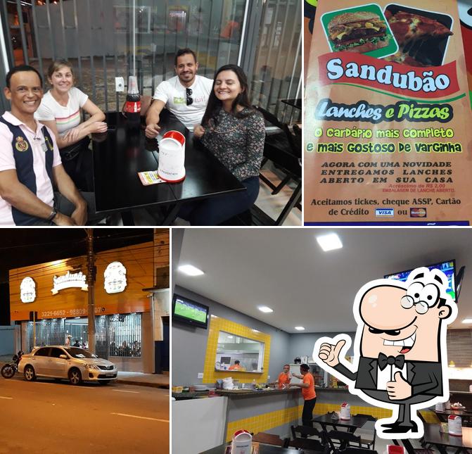 Look at the picture of Sandubão Lanches