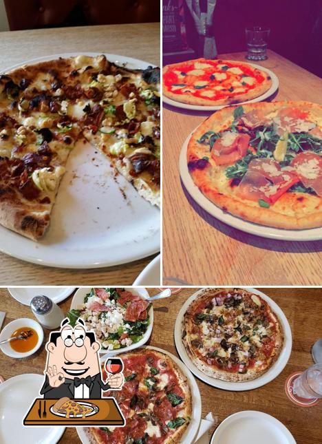Choisissez des pizzas à Famoso Italian Pizzeria - Waterloo
