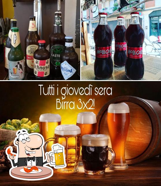 Puoi prenderti un rinfrescante bicchiere di birra chiara o scura