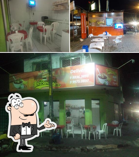 O interior do Mr Burguer (Hugo Lanches)