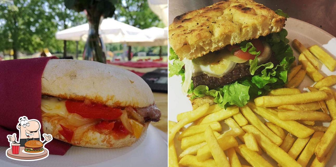 Ordina un hamburger a Il Chiosco Parco di Premenugo