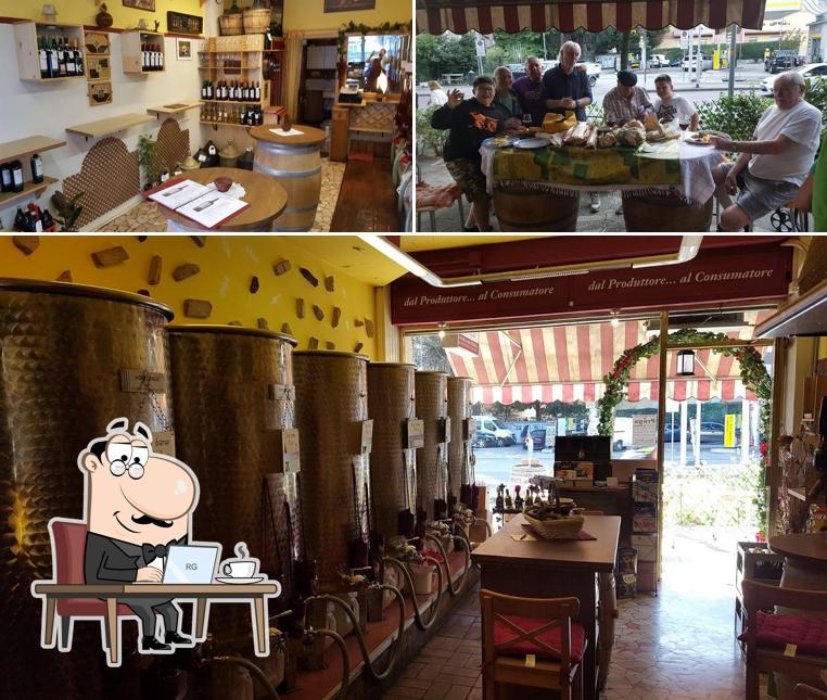 La foto della interni e esterno di Tirabouchon - Enoteca e Cantina Merano