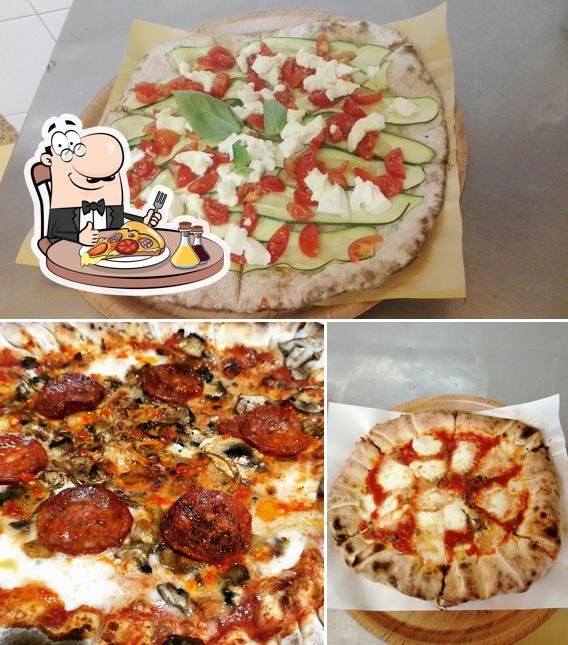 Bestellt diverse Arten von Pizza