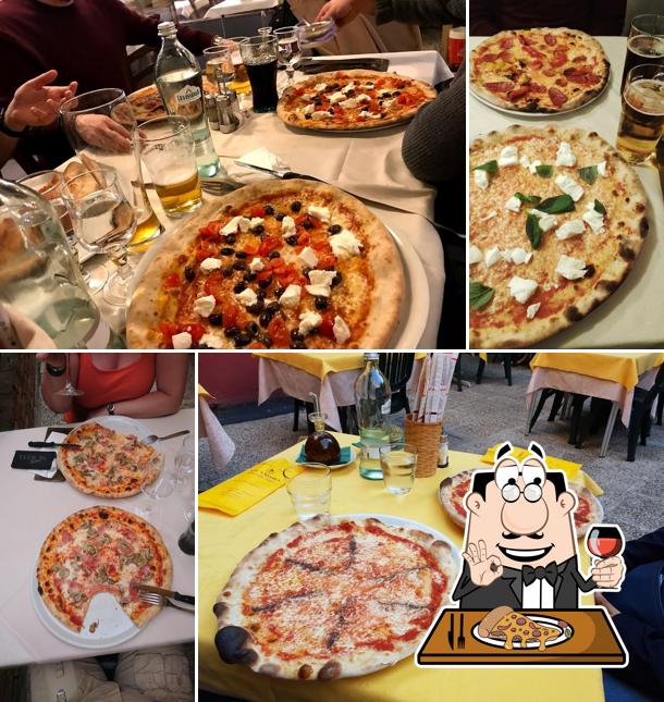 A Trattoria-Pizzeria All'Anfora, vous pouvez essayer des pizzas