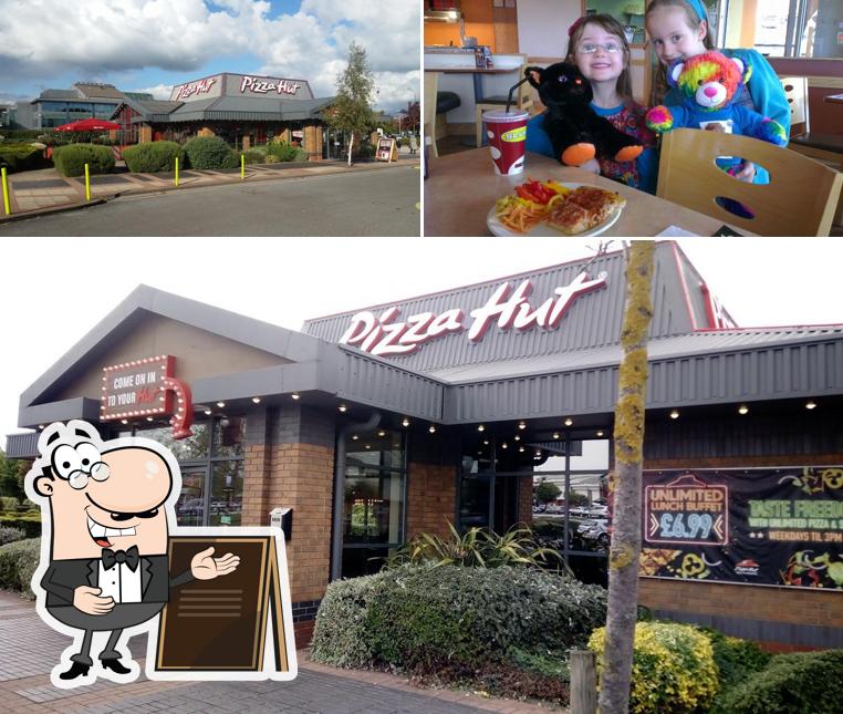 Mira las fotografías que hay de exterior y interior en Pizza Hut