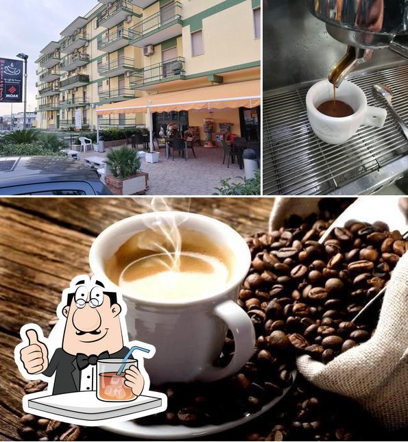 La foto di bevanda e esterno da Monello Caffè di Sgambato Carmine