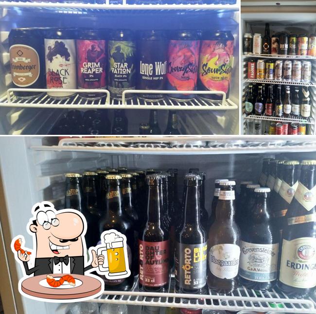 Puoi ordinare un rinfrescante bicchiere di birra chiara o scura