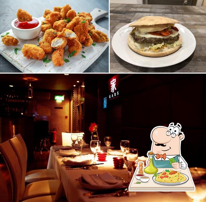 Dai un’occhiata alla immagine che presenta la cibo e interni di Mister Chicken 2 Pizza & Burger