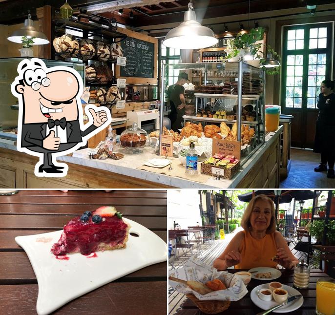 Look at the picture of Le Pain Quotidien