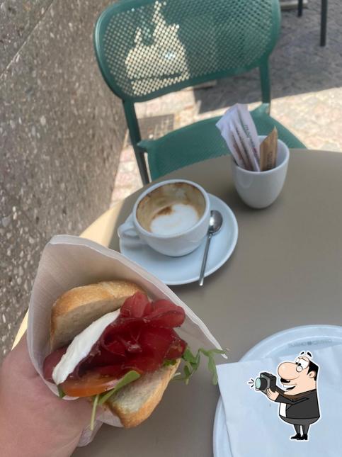 Look at the image of Panino Giusto