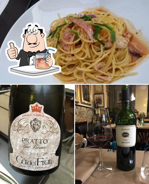 Parmi les différentes choses de la boire et la nourriture, une personne peut trouver sur Ristorante da Mario alla Fava