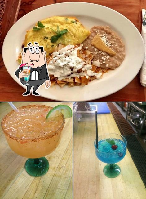 Взгляните на это фото, где видны напитки и еда в Los Cazadores