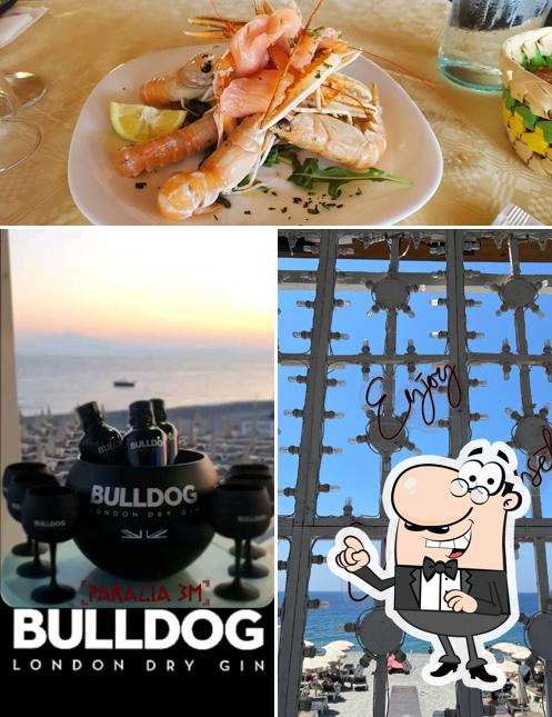 La foto di esterno e interni da Paralia ristorante pizzeria Melito, porto Salvo