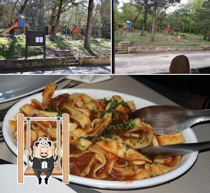 La immagine di area giochi e cibo da Ristorante La Funtanazza