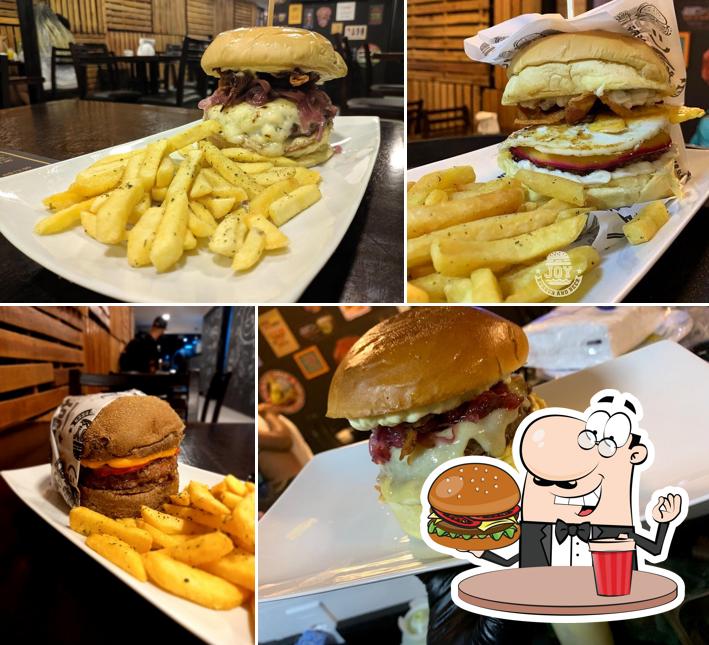 Consiga um hambúrguer no Joy Burger and Beer