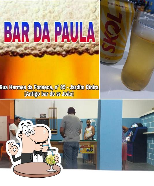 A imagem a Bar da Paula’s bebida e interior