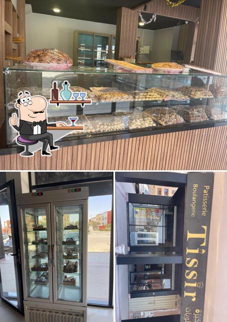 La photo de la intérieur et nourriture concernant Tissir pâtisserie boulangerie