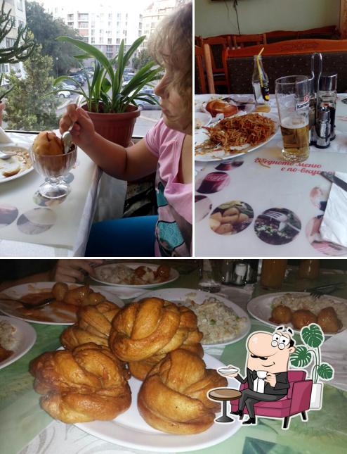 Фотография, на которой видны внутреннее оформление и еда в Ta Fu Hao Restaurant