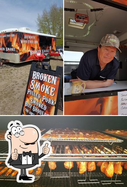 Взгляните на изображение ресторана "Broken Smoke BBQ"