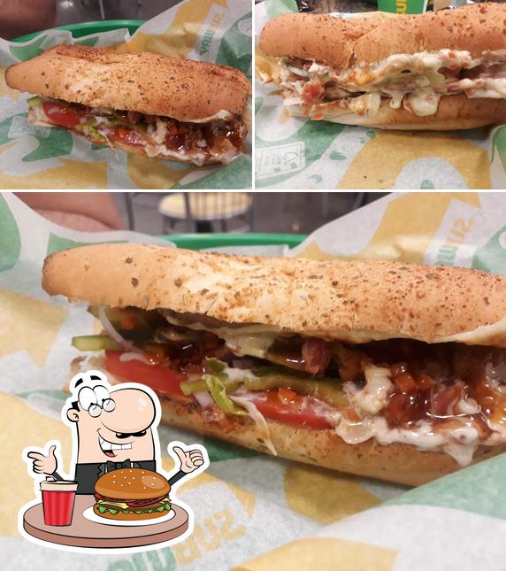 Experimente um hambúrguer no Subway - Supermecados Giassi