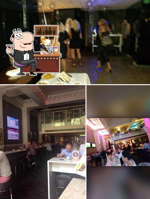Las imágenes de barra de bar y interior en Haymarket Hotel