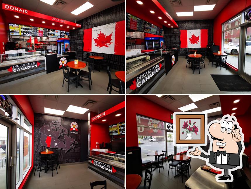 L'intérieur de Buster's Pizza & Donair