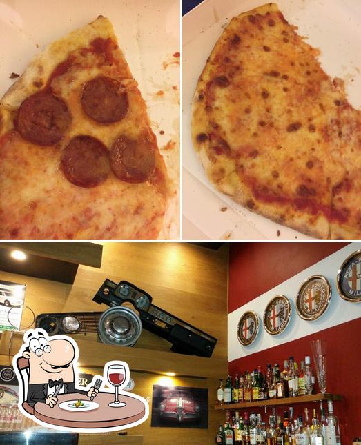 La foto di cibo e esterno da Pizzeria Il Portello