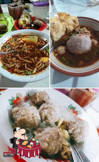 Bakso Idola Taman GOR sirve gran variedad de dulces