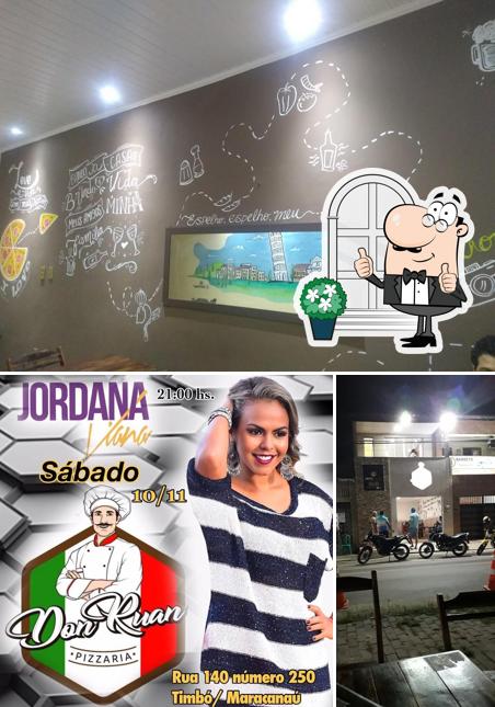 Entre diversos coisas, exterior e interior podem ser encontrados no Pizzaria Don Ruan