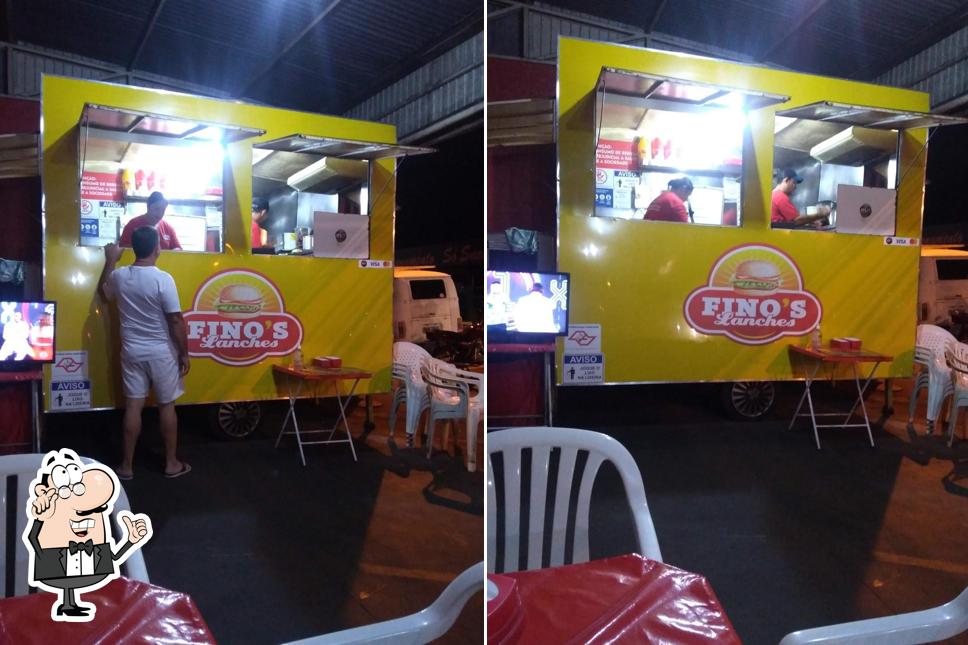 O interior do FINOS LANCHES