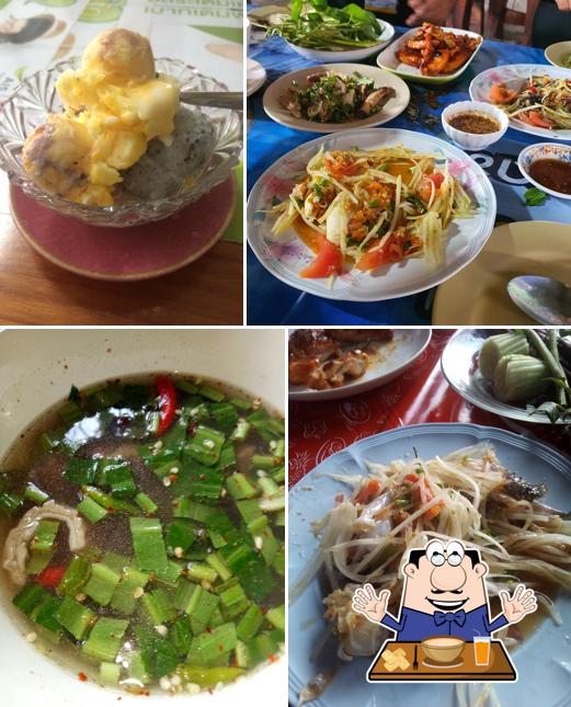 Meals at ร้านส้มตำป้าราตรี (ส้มตำด่าน)